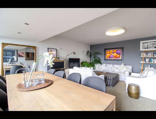 2 BEDROOM APARTMENT TO LET IN SEA POINT